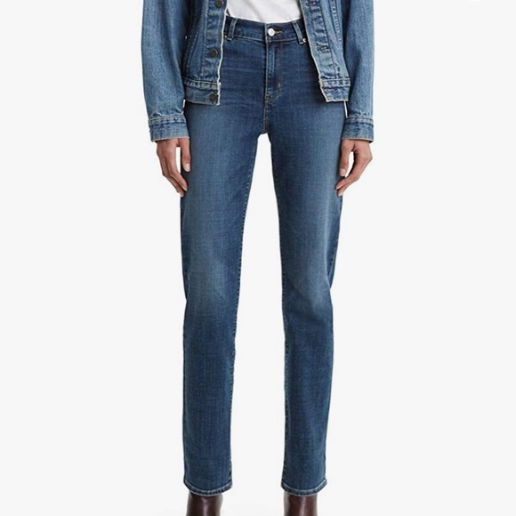 Levi's Women's Classic Straight Jeans - Picture 3 of 6